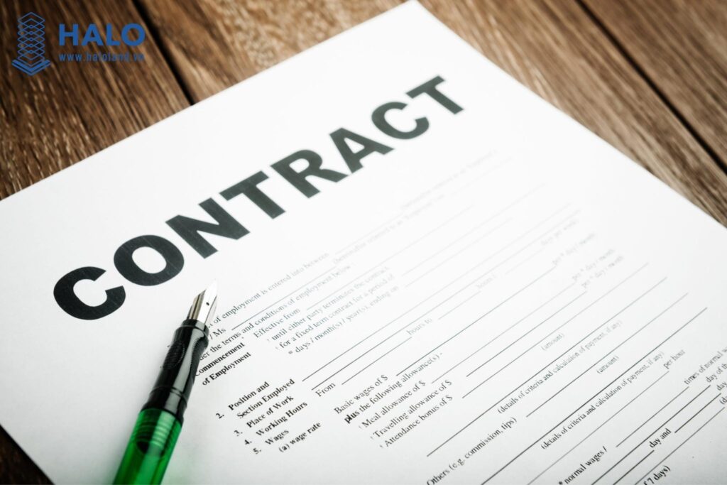 Xem xét kỹ các điều khoản trước khi ký kết hợp đồng